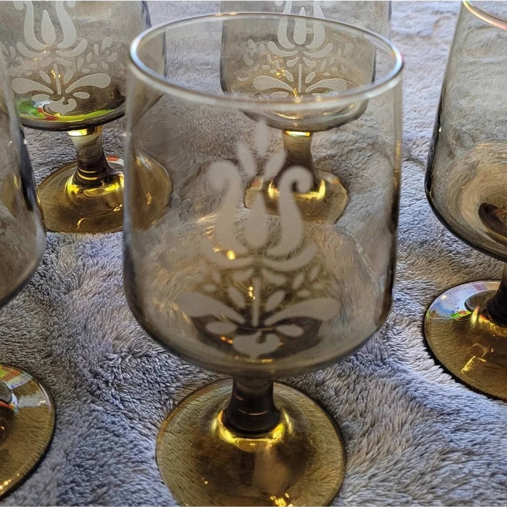 Set of 6 Vtg.‎ Pfaltzgraff Village Etched Smoked Glass Wine Glass Stemware USA
